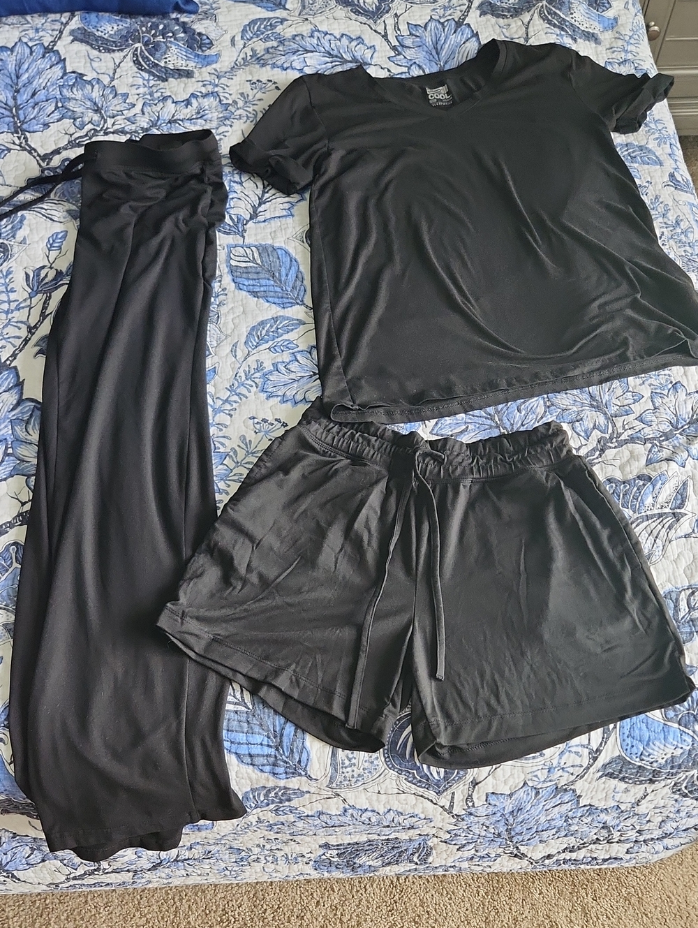 32 Degrees Cool Women's Black 3 piece Sleep Set - Top, Shorts & Pants